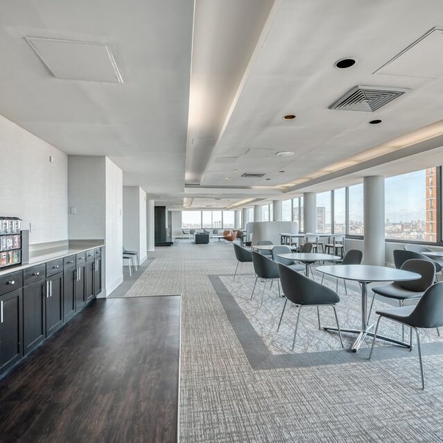 Foto del edificio - 218 E 95th St