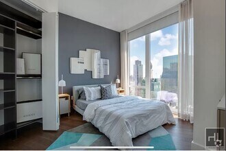 Building Photo - NO FEE One Bed in Turtle Bay! Won't Stay o...