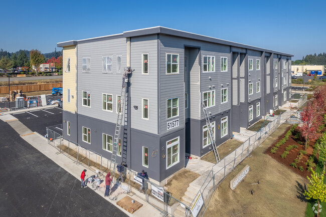 Building Photo - Candlelight - New Modern Scappoose Apartme...