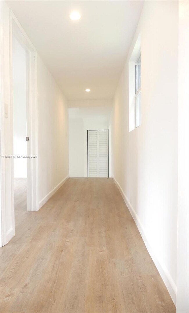 Foto del edificio - 2275 NW 99th Terrace