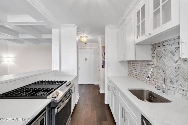 Building Photo - 28 Riverside Ave