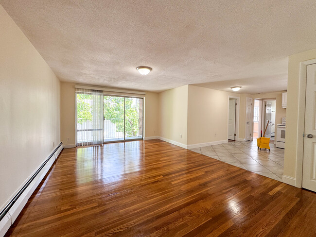 Foto del edificio - 42 W Emerson St