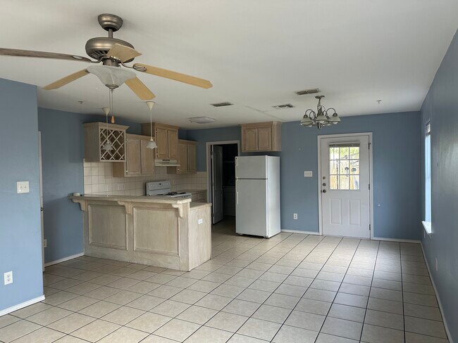 Building Photo - 1503 Kiwi Ave