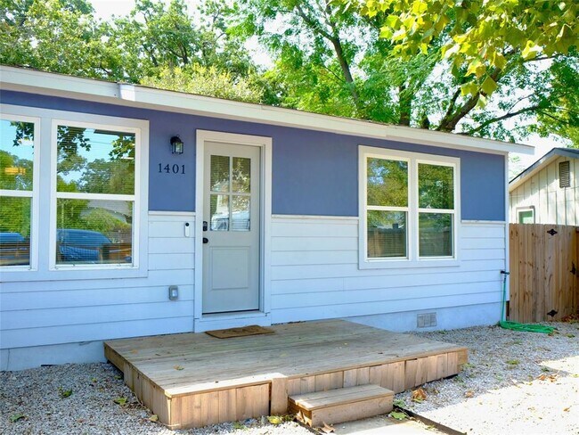 Foto del edificio - 1401 Marcus Pl