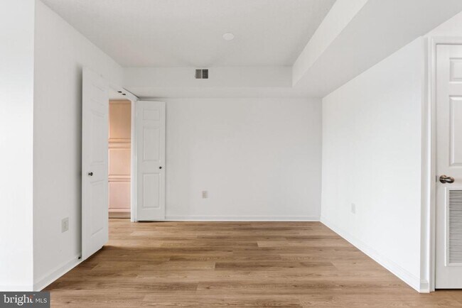 Foto del edificio - 2151 Jamieson Ave