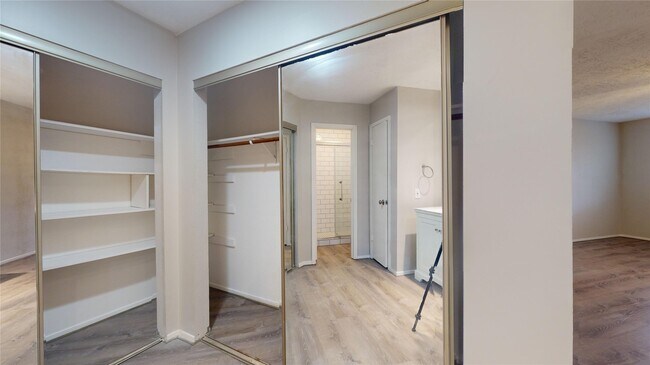 Foto del edificio - 2331 Barrington Pl Dr
