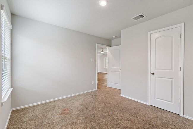 Building Photo - 2327 Pettingell Wy