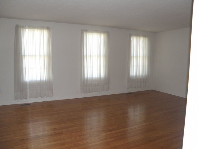 Building Photo - 108 Castle View Dr