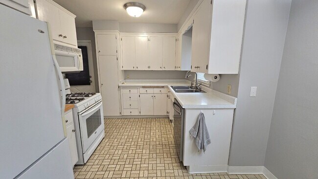 Foto del edificio - "Charming 3-Bed Home in Saint Paul - Cozy 1,385 Sq. Ft. Retreat!"