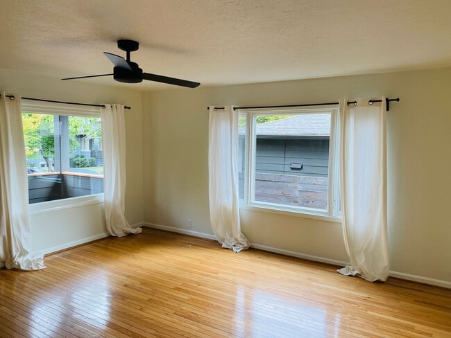 Building Photo - Modern and Crisp throughout-Charmer Bungalow