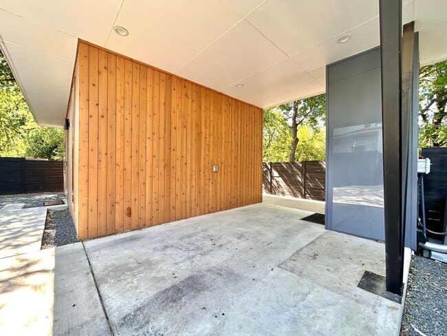 Foto del edificio - Spacious 2/BR 2.5/BA Modern Home with Abun...