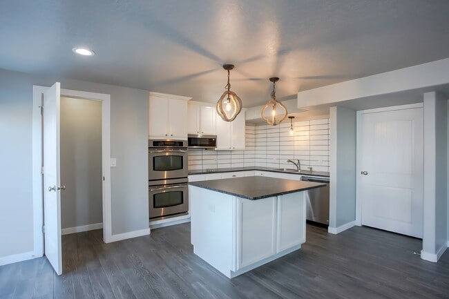Building Photo - 2832 Fox Pointe Dr