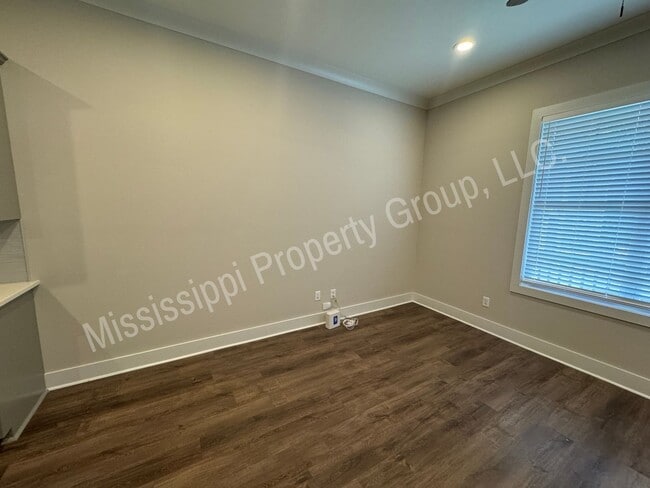 Building Photo - 1404 Pleasant Dr
