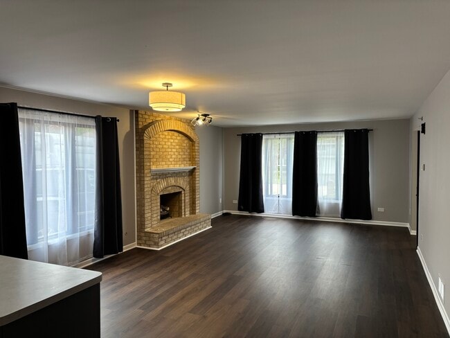 Building Photo - 7129 S 86th Ave