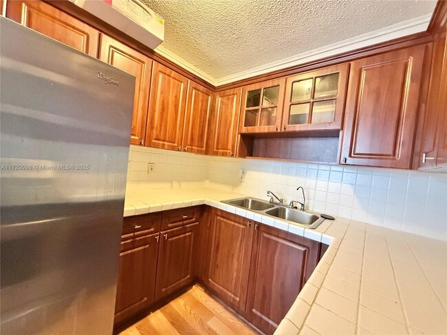 Foto del edificio - 3660 NE 166th St