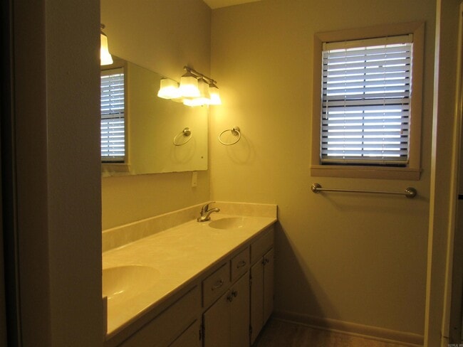 Building Photo - 116 US-64