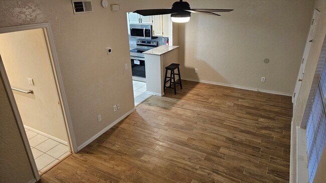 Foto del edificio - 11120 Stratford Dr