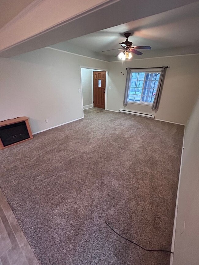 Building Photo - 2085