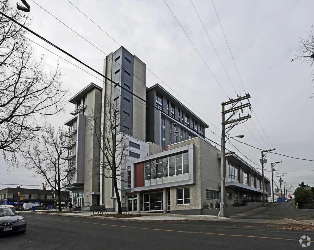 Building Photo - 651-691 Broadway