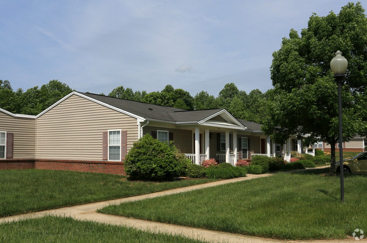English Oaks Senior Apartment Homes Alquileres en Fredericksburg, VA