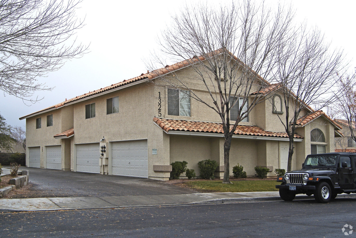 Building Photo - Rainbow Gardens