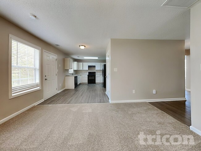 Foto del edificio - 7052 Ravenwood Ln