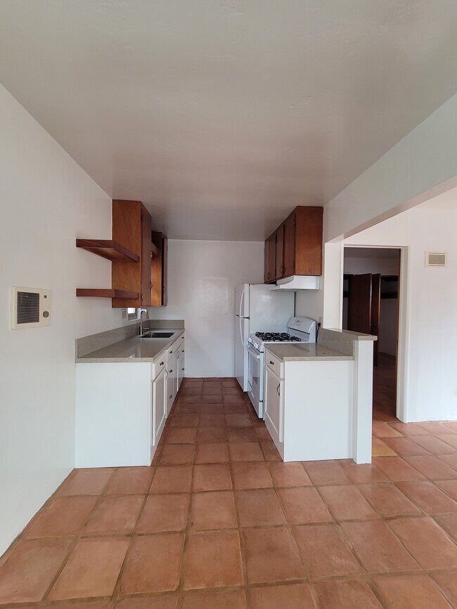 Building Photo - 744 Santa Rita Pl