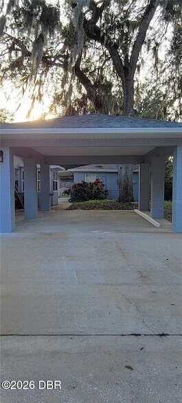Foto del edificio - 340 Tropical Ln