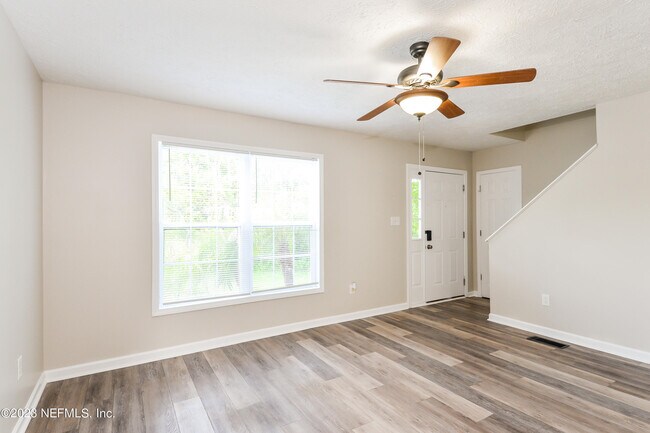 Foto del edificio - 12290 Versailles St