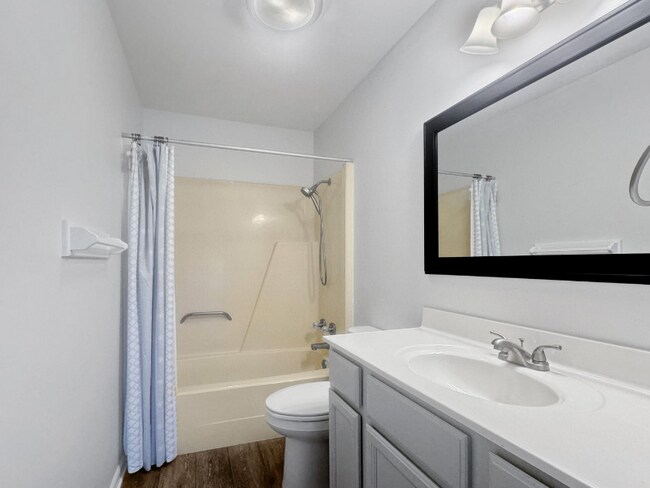 Foto del edificio - 1686 Crestwood Dr