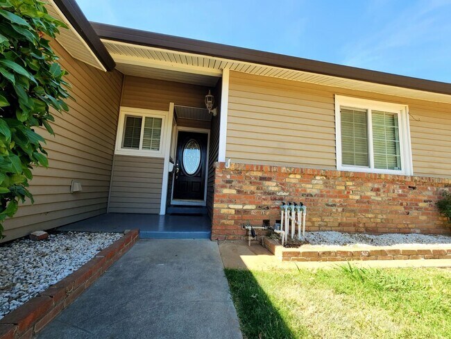 Foto del edificio - Rancho Cordova 3 Bedroom 2 Bath