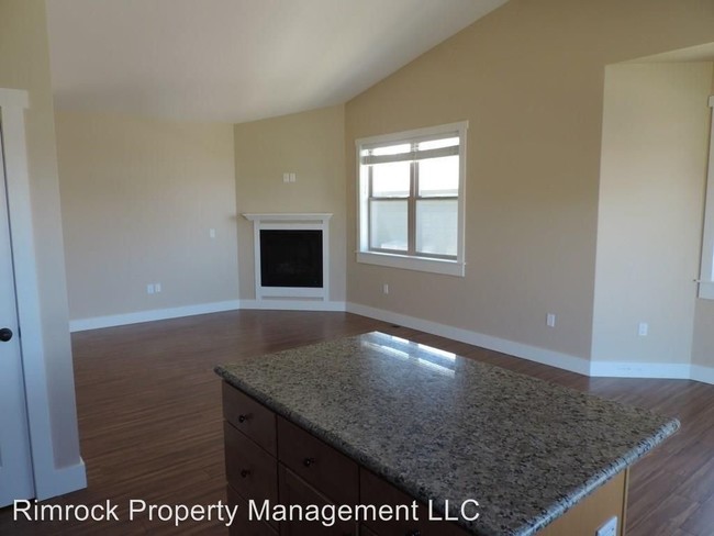 Building Photo - 3 br, 2 bath House - 907 Mossman Drive