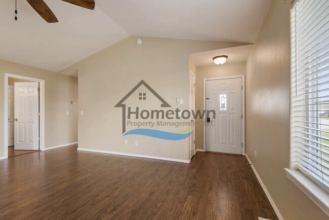 Foto del edificio - Spacious 3 Bedroom 2 bath Corner Lot Home with Private Fenced Backyard