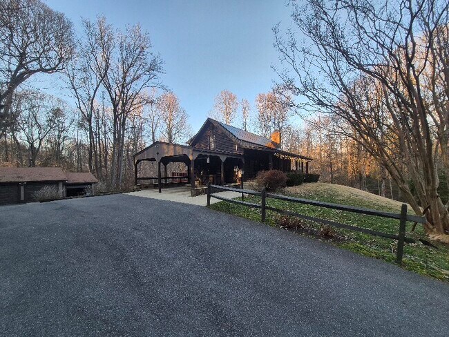 Foto del edificio - 3550 Holderness Ln