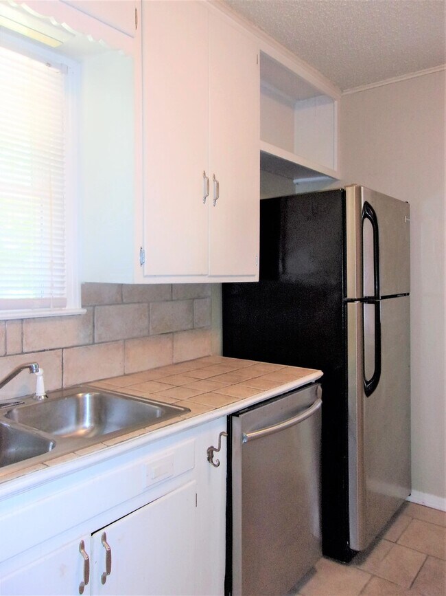 Foto del edificio - 3 BED 1 BATH IN CASADY HEIGHTS ADDITION OF THE VILLAGE