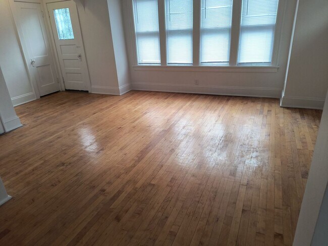 Building Photo - Ideal Home in Sherman Park! Seeking someth...