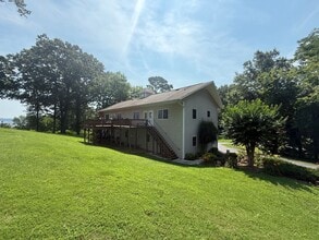 Building Photo - 1526 Circle Dr