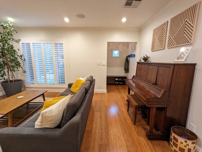 Sala de estar (1) - 487 W Terrace St