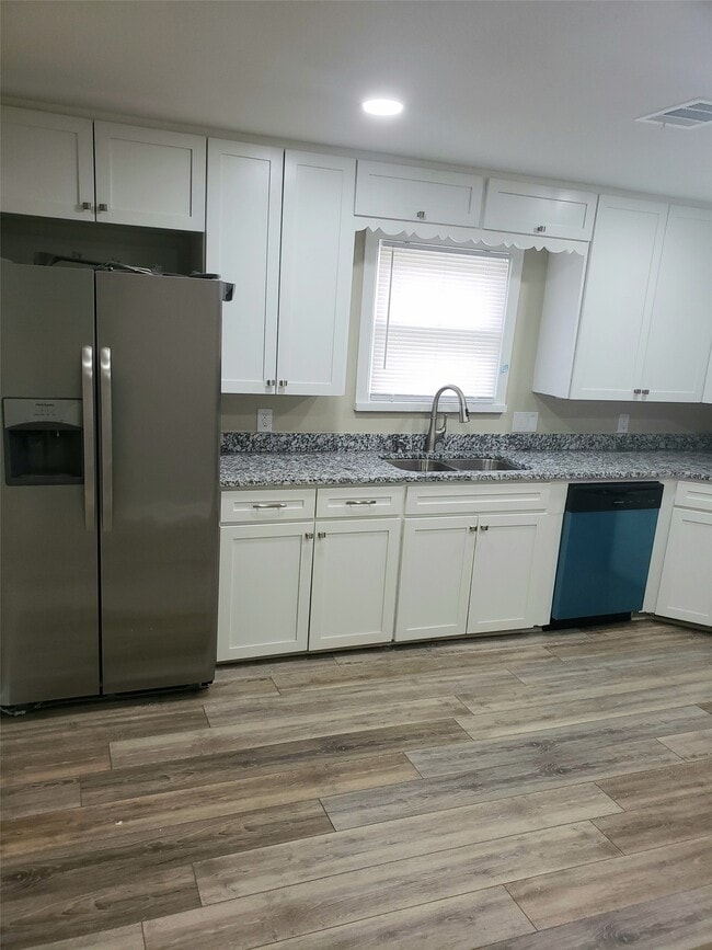 Building Photo - 2506 N Pearland Ave