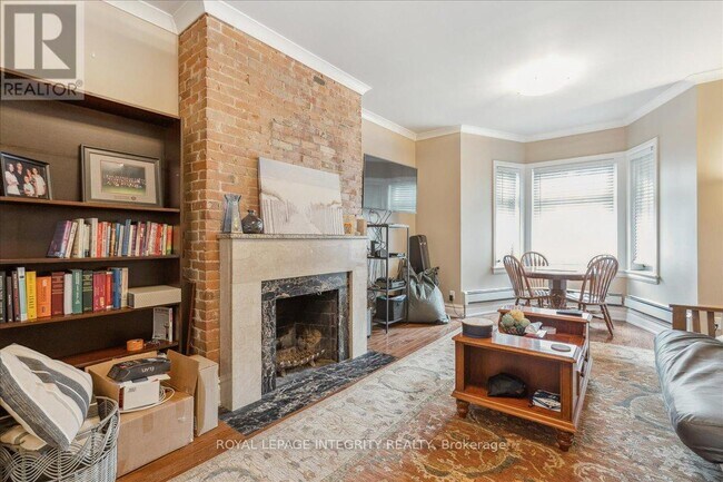 Building Photo - 468-468 Besserer St