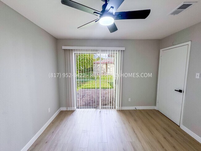 Building Photo - 319 Frontier Dr