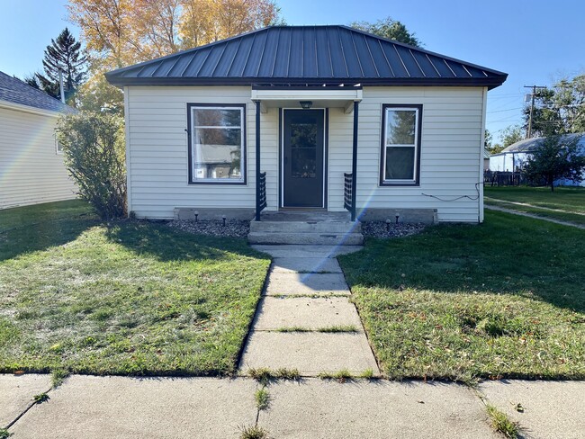 Building Photo - 109 5th Ave