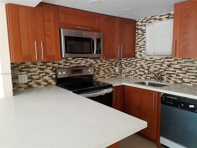 Building Photo - 8290 Lake Dr