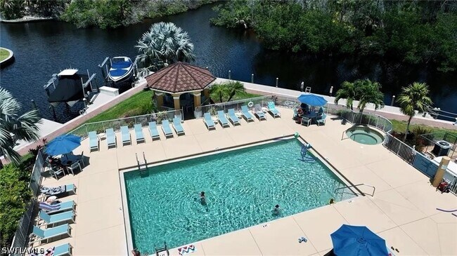 Foto del edificio - 1781 Four Mile Cove Pkwy