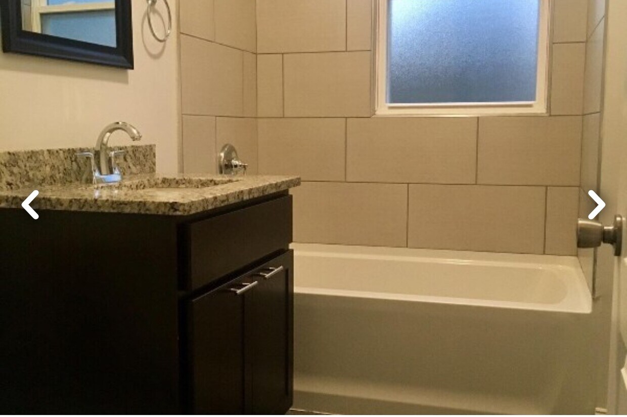 Foto principal - 7338 S Calumet Ave