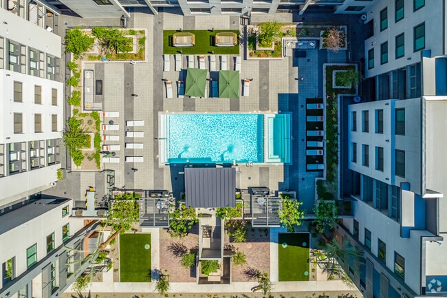 Building Photo - Broadstone Portland