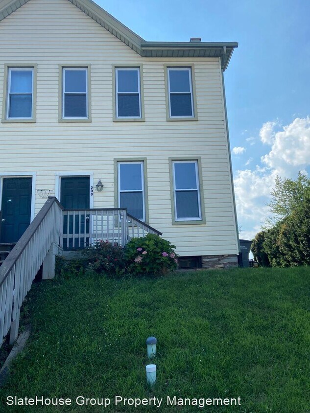 Primary Photo - 3 br, 1.5 bath House - 208 Riders Way