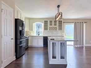 Building Photo - 1092 McGinnes Rd