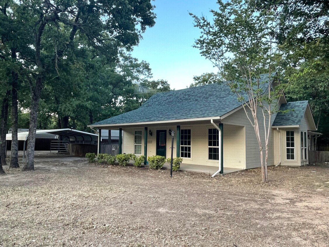 Foto principal - 2099 Edgewood Ln