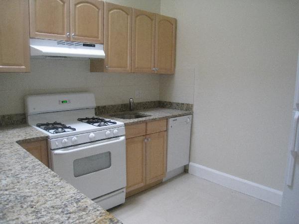 Foto del edificio - 33 Bay State Rd